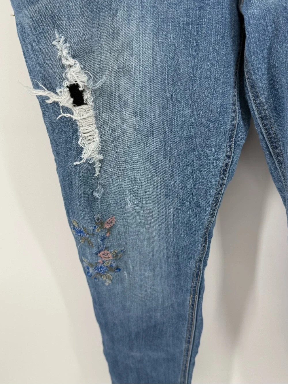 Democracy Light Blue Distressed Jeans with Floral Embroidery